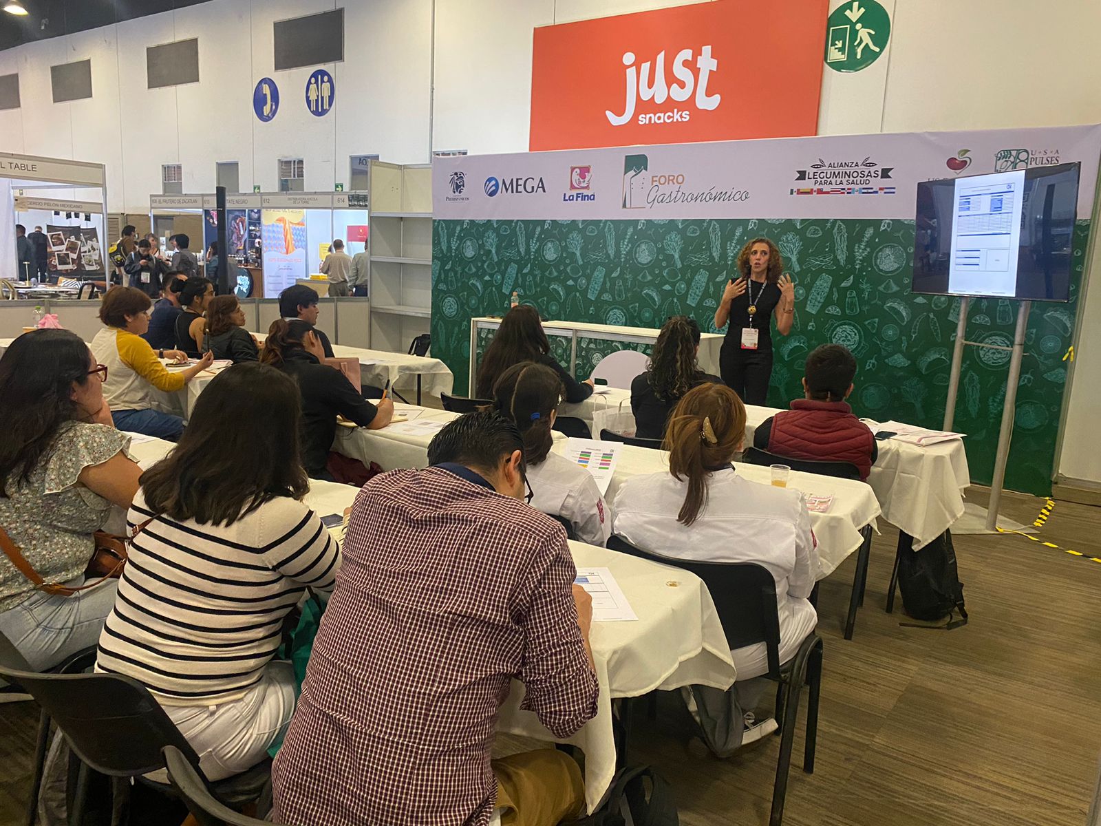 Capacitación de Laura Cousté en evento gastronómico